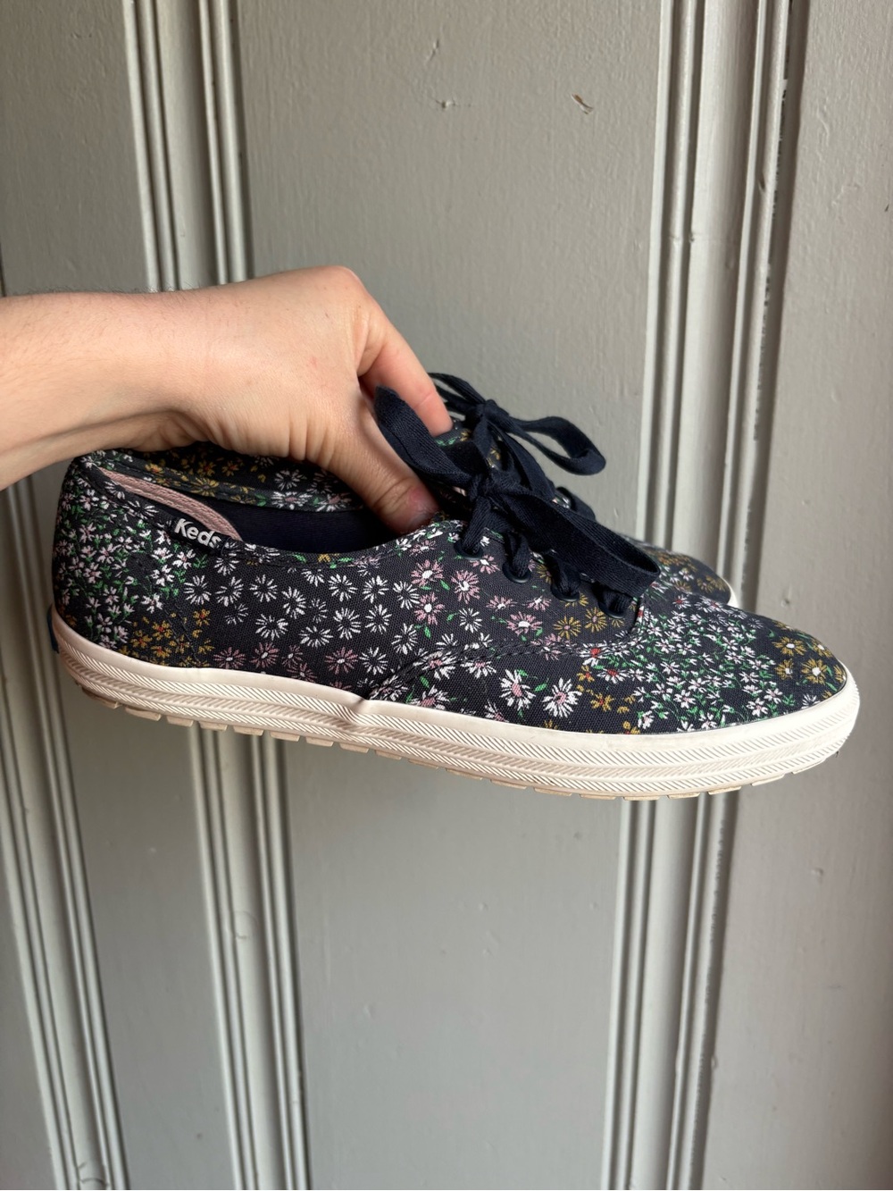 Womens size 6.5 Keds Navy Floral Classic Lace Up Lowtops Sneakers